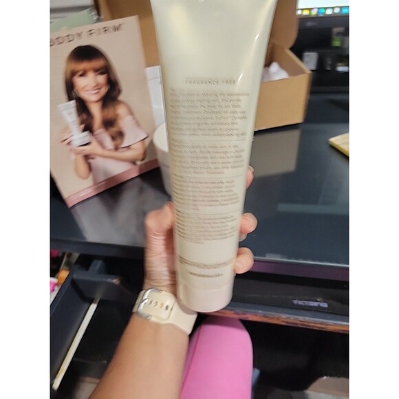 BODY FIRM CRÉPE ERASE BODY REPAIR TREATMENT  Fragrance Free & Refining Exfoliant - Picture 5 of 7